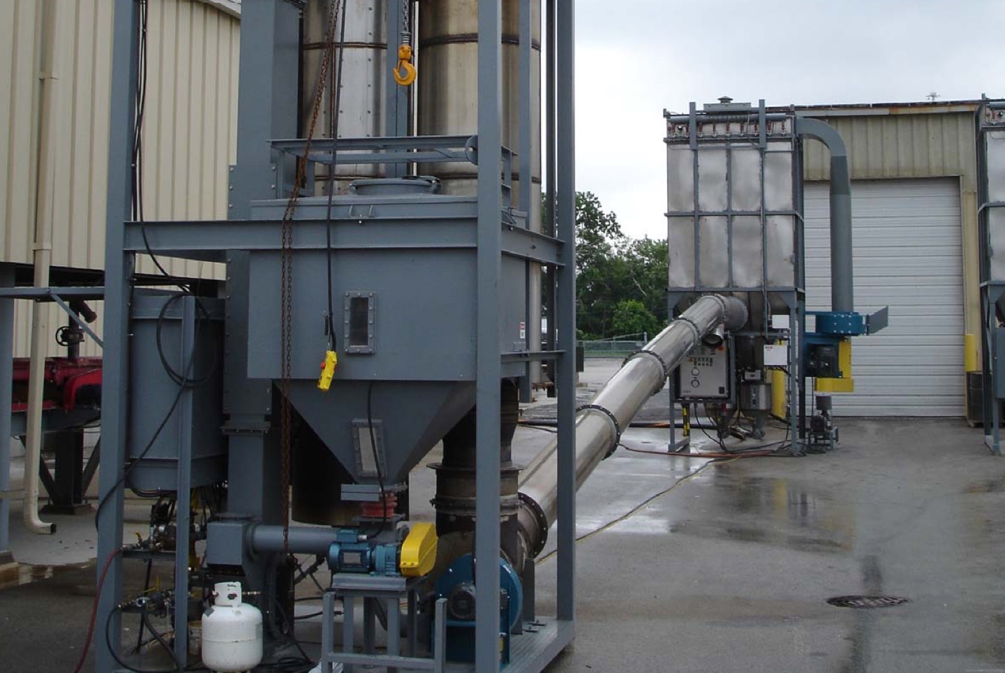 A photo of portable perlite expander equipment used outside